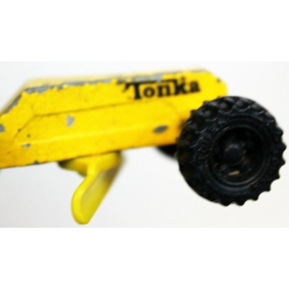 VTG 1994 Tonka Miniature Diecast Yellow Motor Grader Tractor 1:64 Scale 4" Truck - Picture 8 of 9